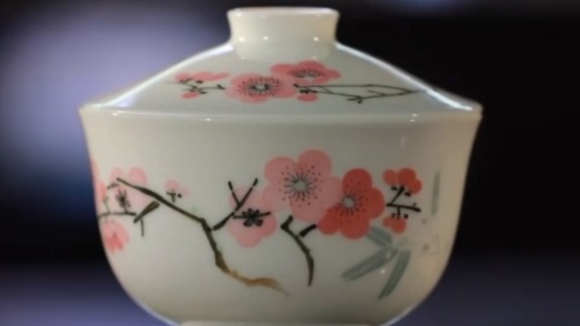 7501瓷为何能做到半透明？特制的胎骨和超高的炉温是关键