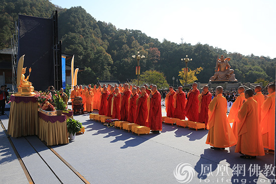 祈福法会现场（图片来源：凤凰网佛教 摄影：曹立君）