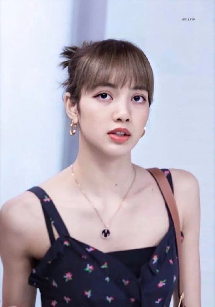 Lisa到底是什么神仙颜值 热搜好身材都在霸屏_凤凰网