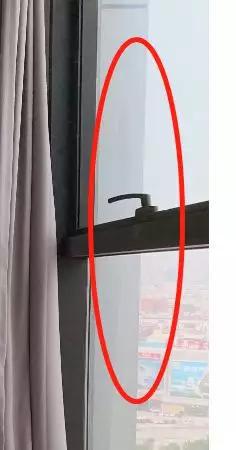 「纯洁的微笑」只因自拍瞳孔倒影暴露住址？ 一张照片就把女idol出卖了