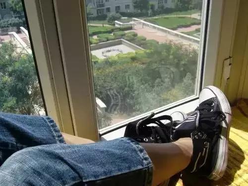 「纯洁的微笑」只因自拍瞳孔倒影暴露住址？ 一张照片就把女idol出卖了