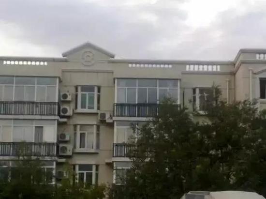 「纯洁的微笑」只因自拍瞳孔倒影暴露住址？ 一张照片就把女idol出卖了