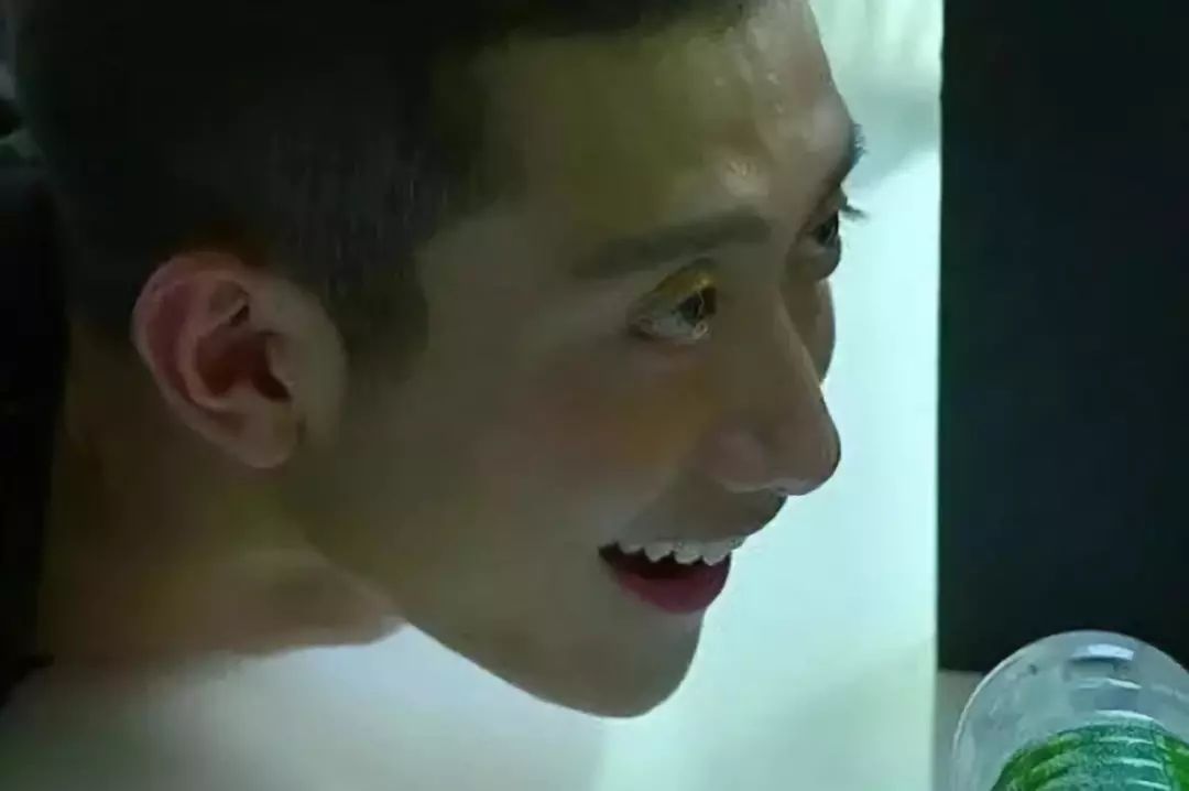 [娱乐新青年]“分裂少年”张一山：三场床戏后，一夜成年