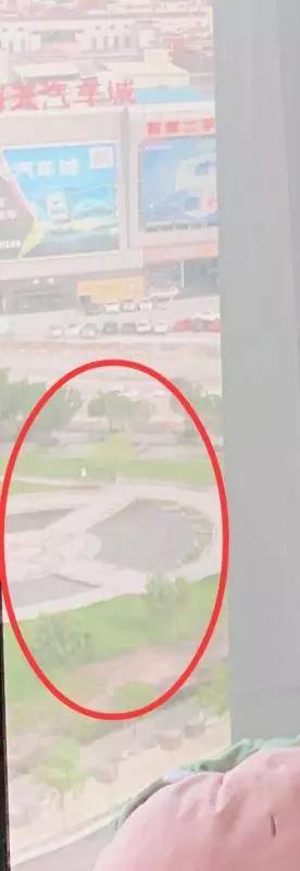 「纯洁的微笑」只因自拍瞳孔倒影暴露住址？ 一张照片就把女idol出卖了