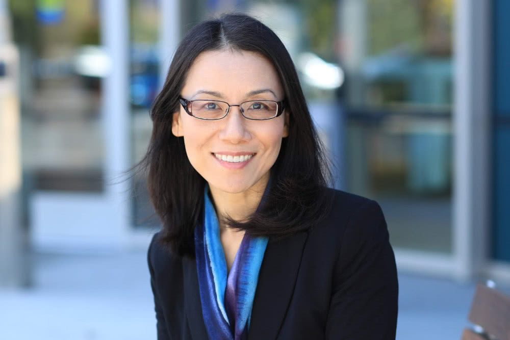 「人民网」马化腾展望90岁时的世界：四处都是机器人，也许就成了手机