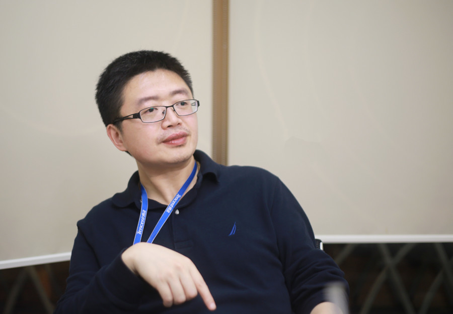 「人民网」马化腾展望90岁时的世界：四处都是机器人，也许就成了手机