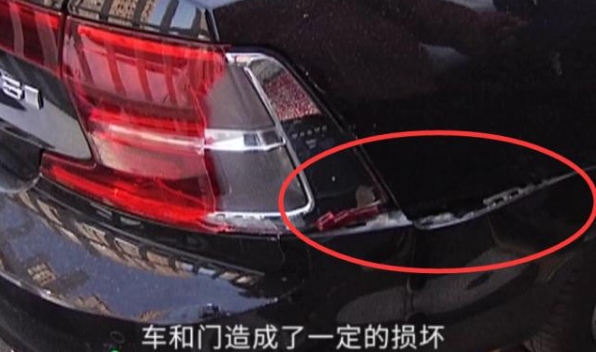 [驱动之家]男子试驾自动泊车撞了 4S店：4万！不多说