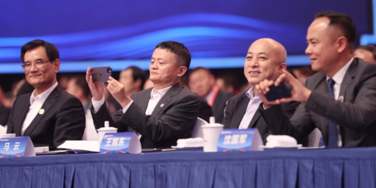 [凤凰网科技]很多人反对电商？马云回应：我已经不做电商了