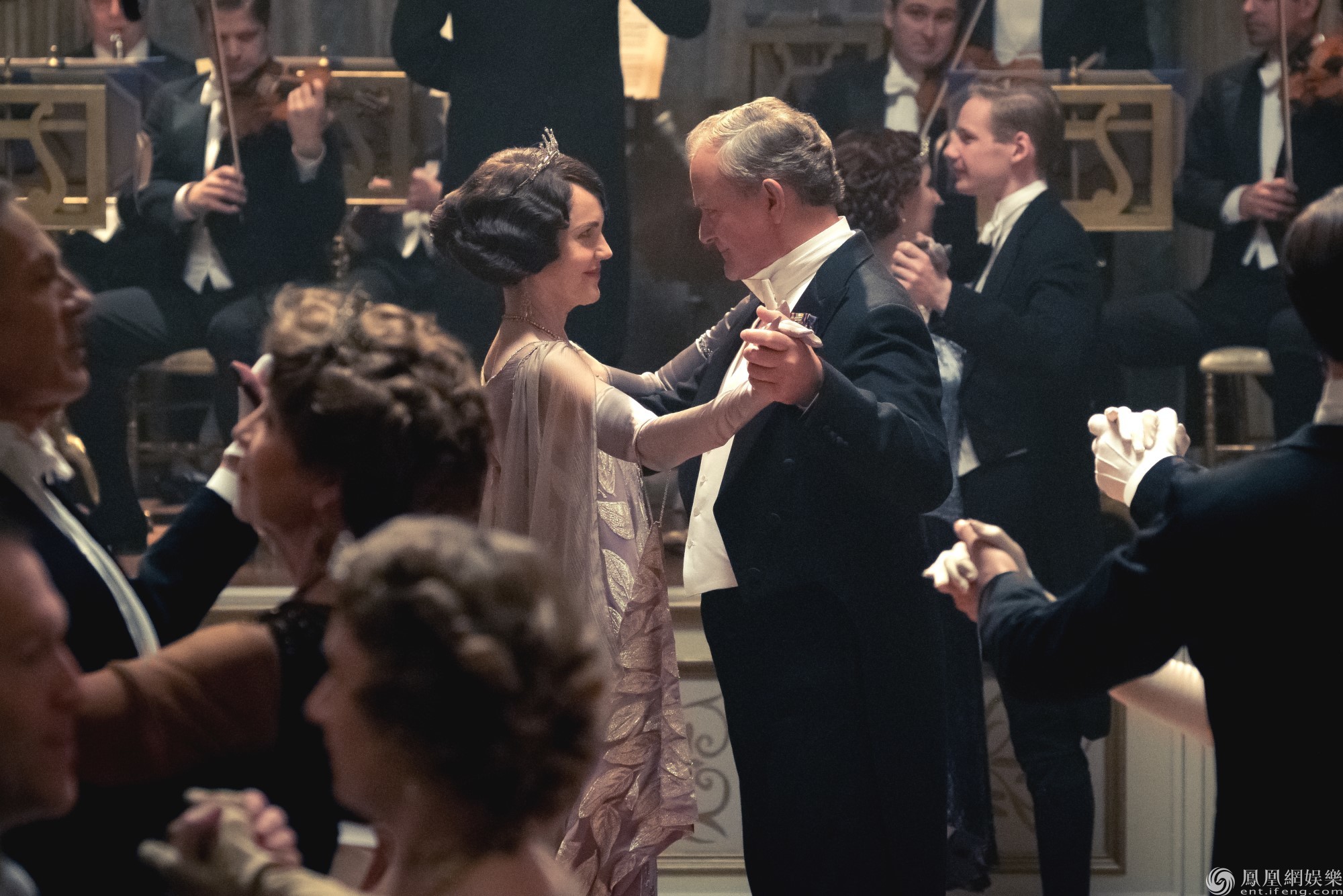 「凤凰网娱乐」电影《唐顿庄园》发布人物特辑 勾勒英式“红楼梦”