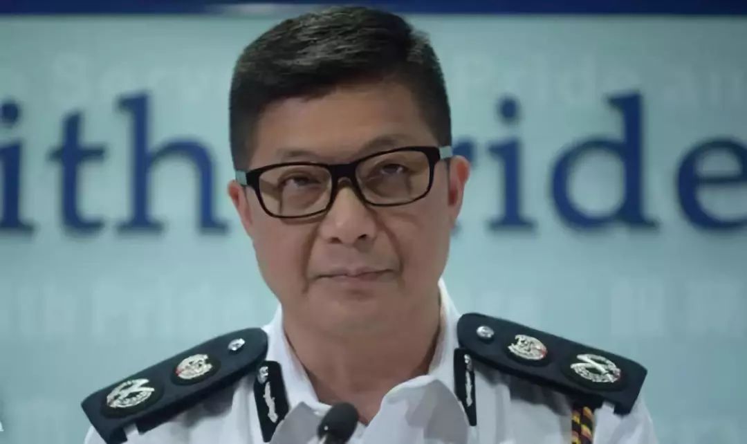 强硬派指挥官执掌香港警队带着哀伤的心情履新