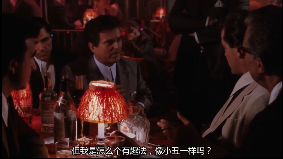 [十点电影]看他一眼就脊背发凉，果然是千万人的「童年噩梦」！