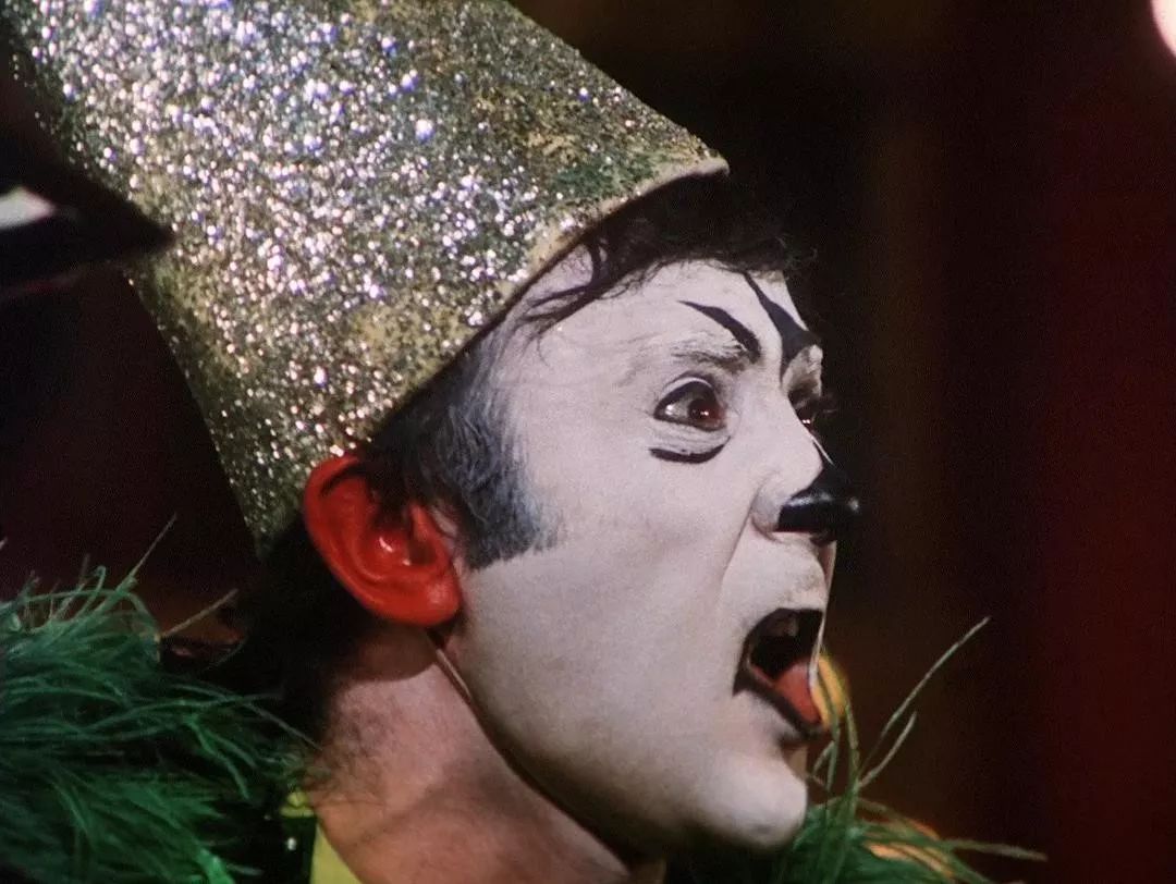 [十点电影]看他一眼就脊背发凉，果然是千万人的「童年噩梦」！