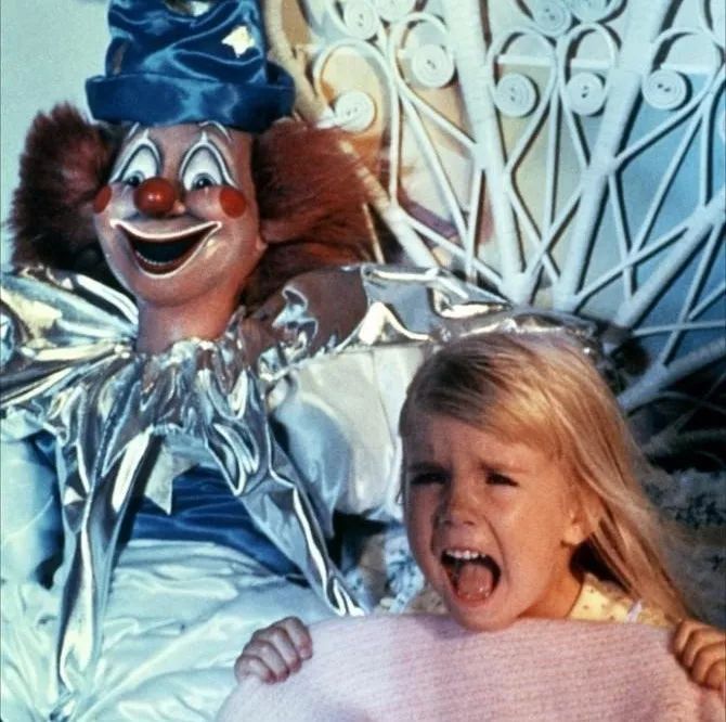 [十点电影]看他一眼就脊背发凉，果然是千万人的「童年噩梦」！