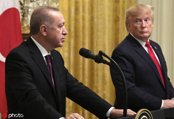 美国总统特朗普在白宫东厅的新闻发布会上向土耳其总统埃尔多安提问 图源：东方IC