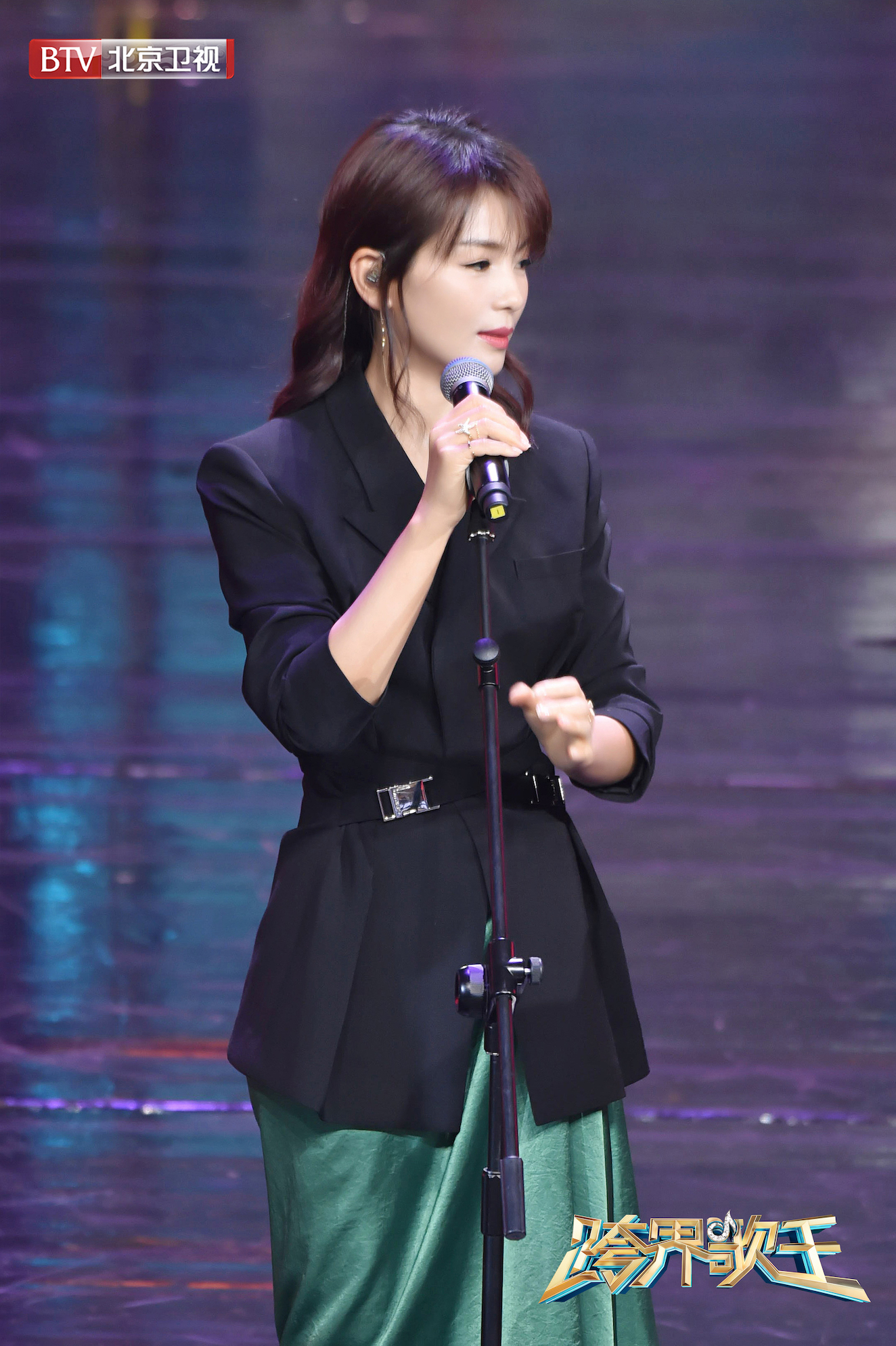 「凤凰网娱乐」2019《跨界歌王》刘涛风格百变尽显摇滚范儿