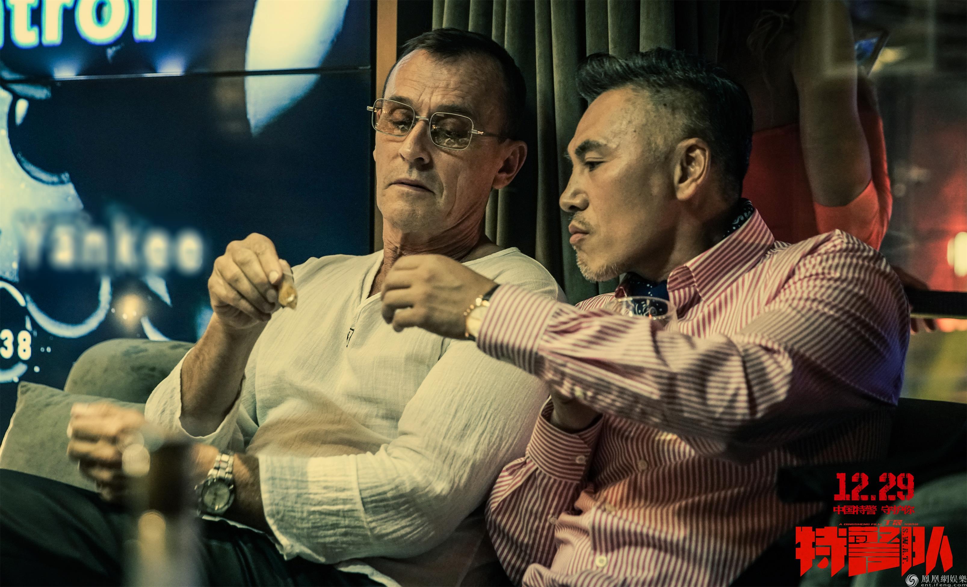 「凤凰网娱乐」《特警队》曝“最强劲敌”海报 T-bag越狱突袭即时引爆