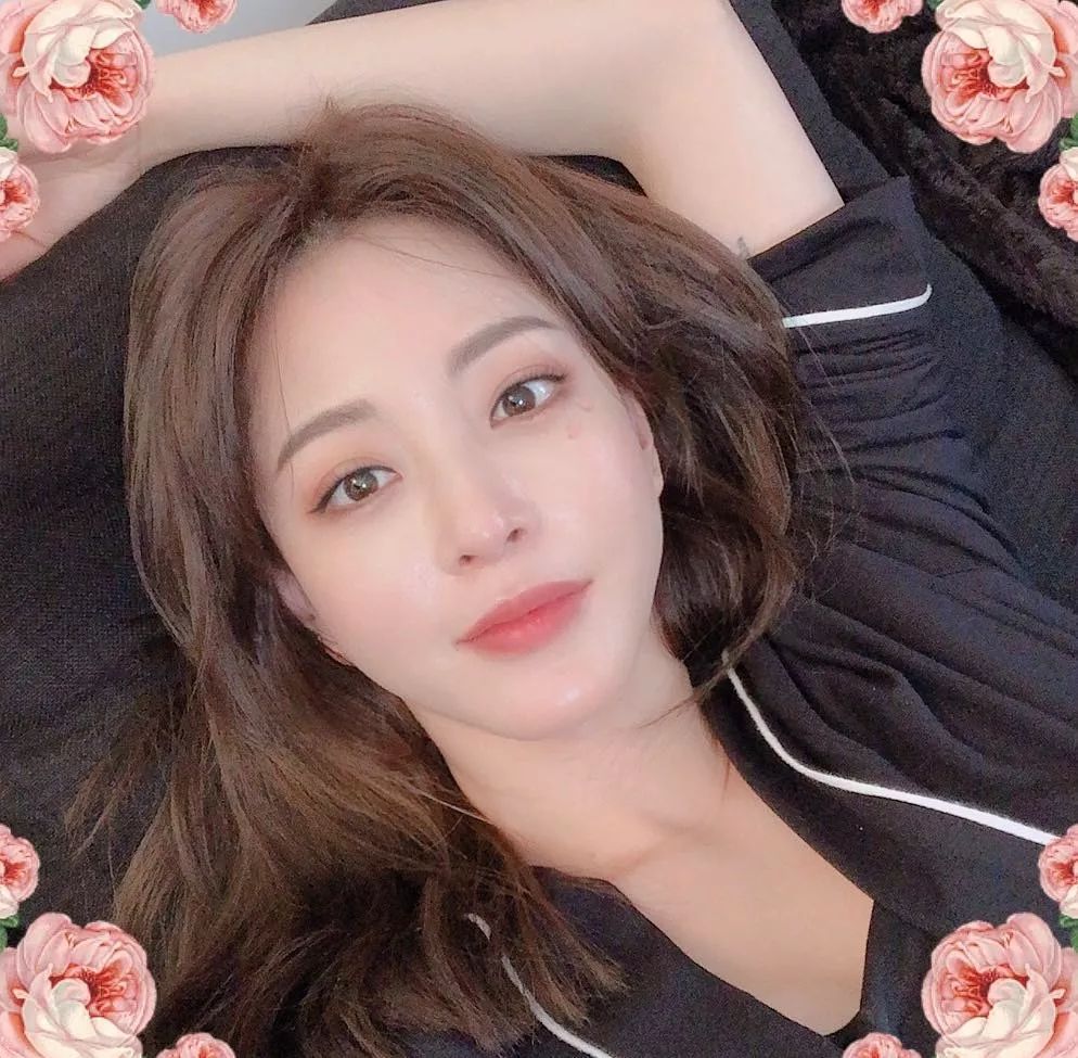 「Dispatch」出道整成“金喜善”，因太美被霸凌，如今40岁像18岁！