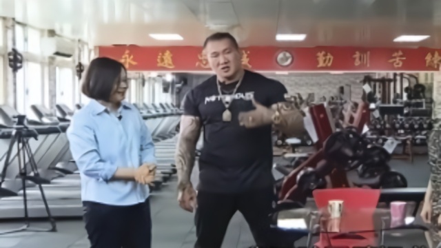 曾与蔡英文同框的猛男 被曝受邀训练台军士兵战技