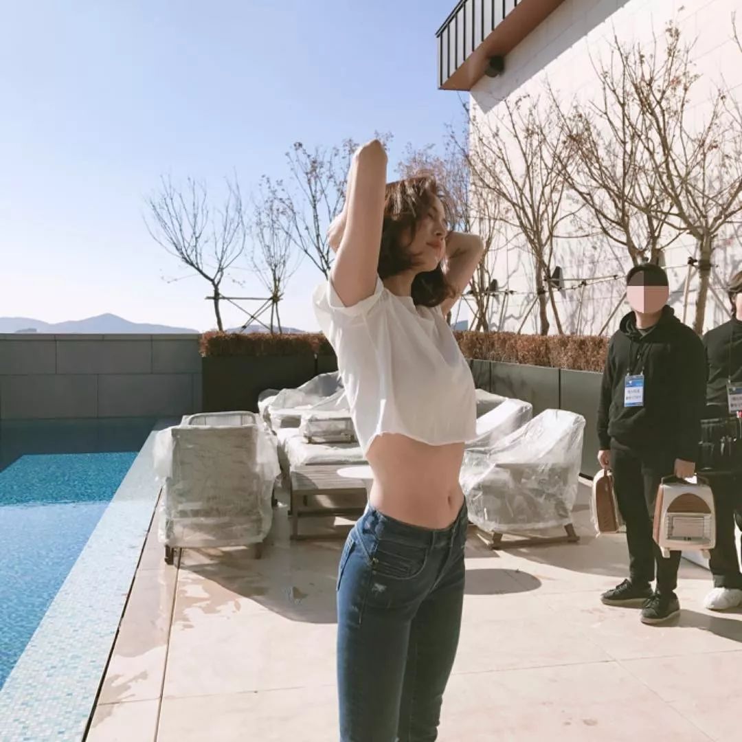 「Dispatch」出道整成“金喜善”，因太美被霸凌，如今40岁像18岁！