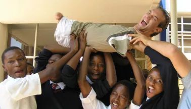 【悉尼印象】他是澳洲最“丑”男孩，连爸妈都嫌弃，长大逆袭亿万富豪轰动全世界....