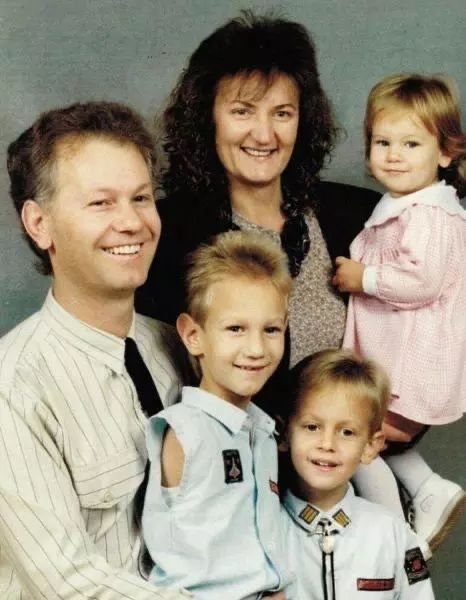 【悉尼印象】他是澳洲最“丑”男孩，连爸妈都嫌弃，长大逆袭亿万富豪轰动全世界....