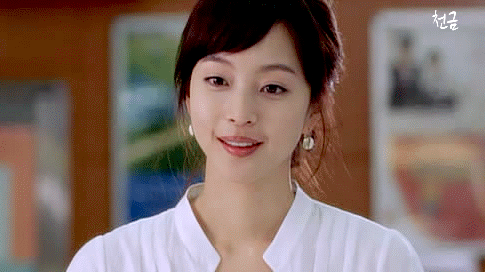 「Dispatch」出道整成“金喜善”，因太美被霸凌，如今40岁像18岁！