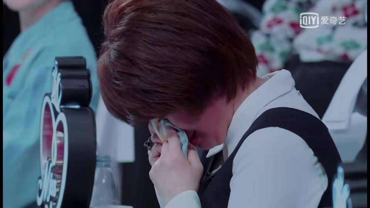 「凤凰网娱乐」《这样唱好美》陈立农谈单亲家庭落泪 感激母亲多年付出