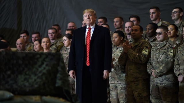 特朗普首次踏入阿富汗 立刻被驻地美军围了起来