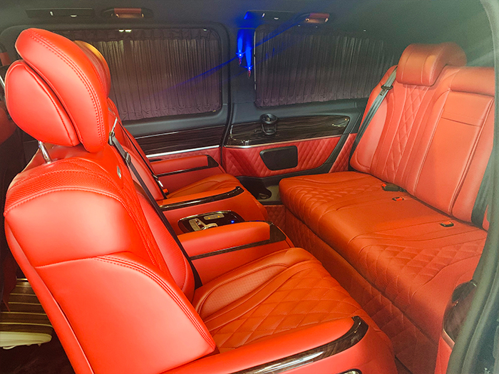 奔驰迈巴赫VS680波尔多红内饰热情洋溢活力满分