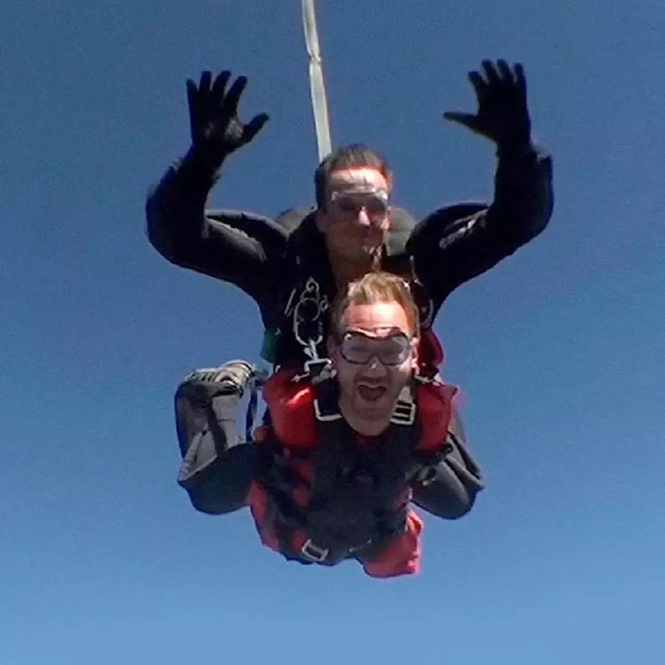 【悉尼印象】他是澳洲最“丑”男孩，连爸妈都嫌弃，长大逆袭亿万富豪轰动全世界....