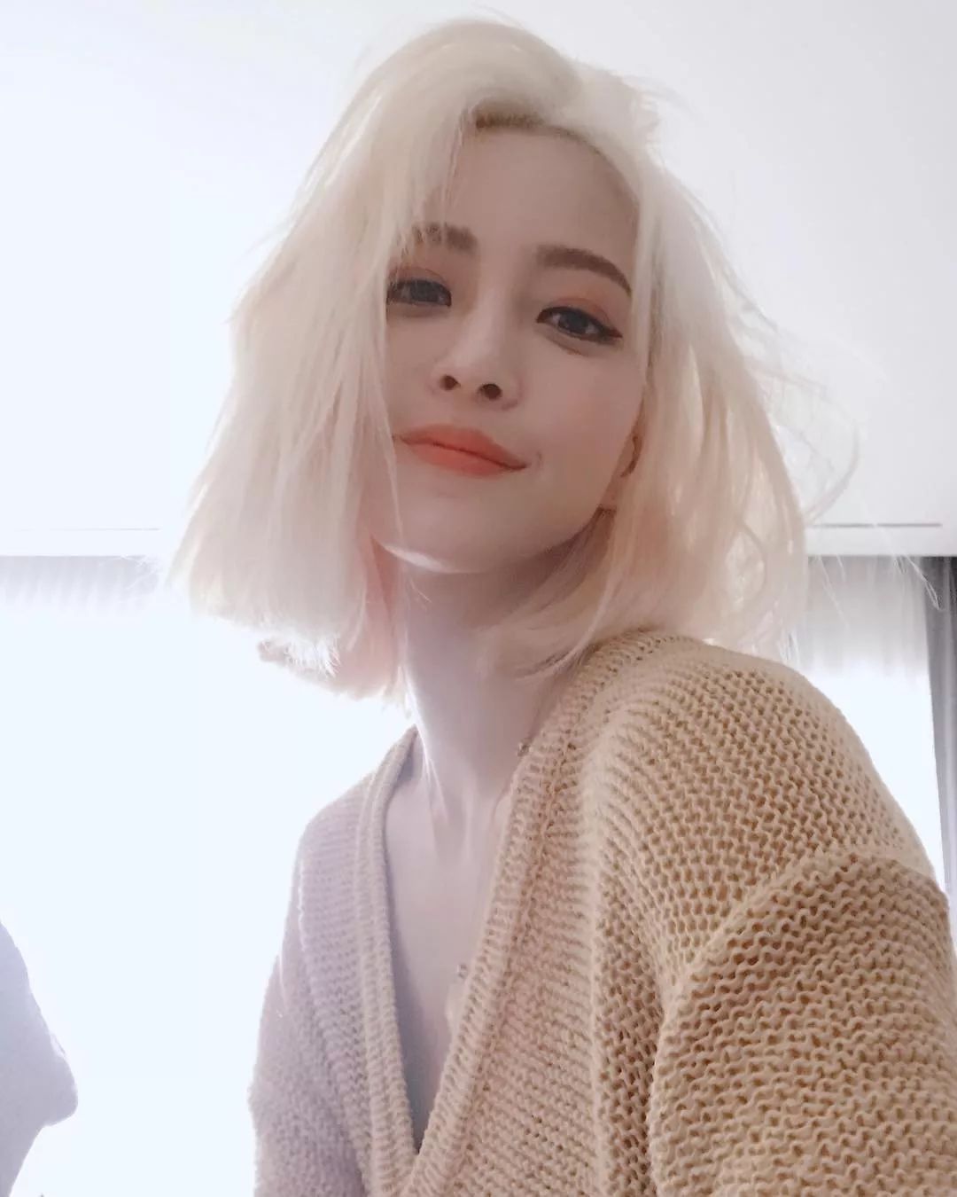 「Dispatch」出道整成“金喜善”，因太美被霸凌，如今40岁像18岁！