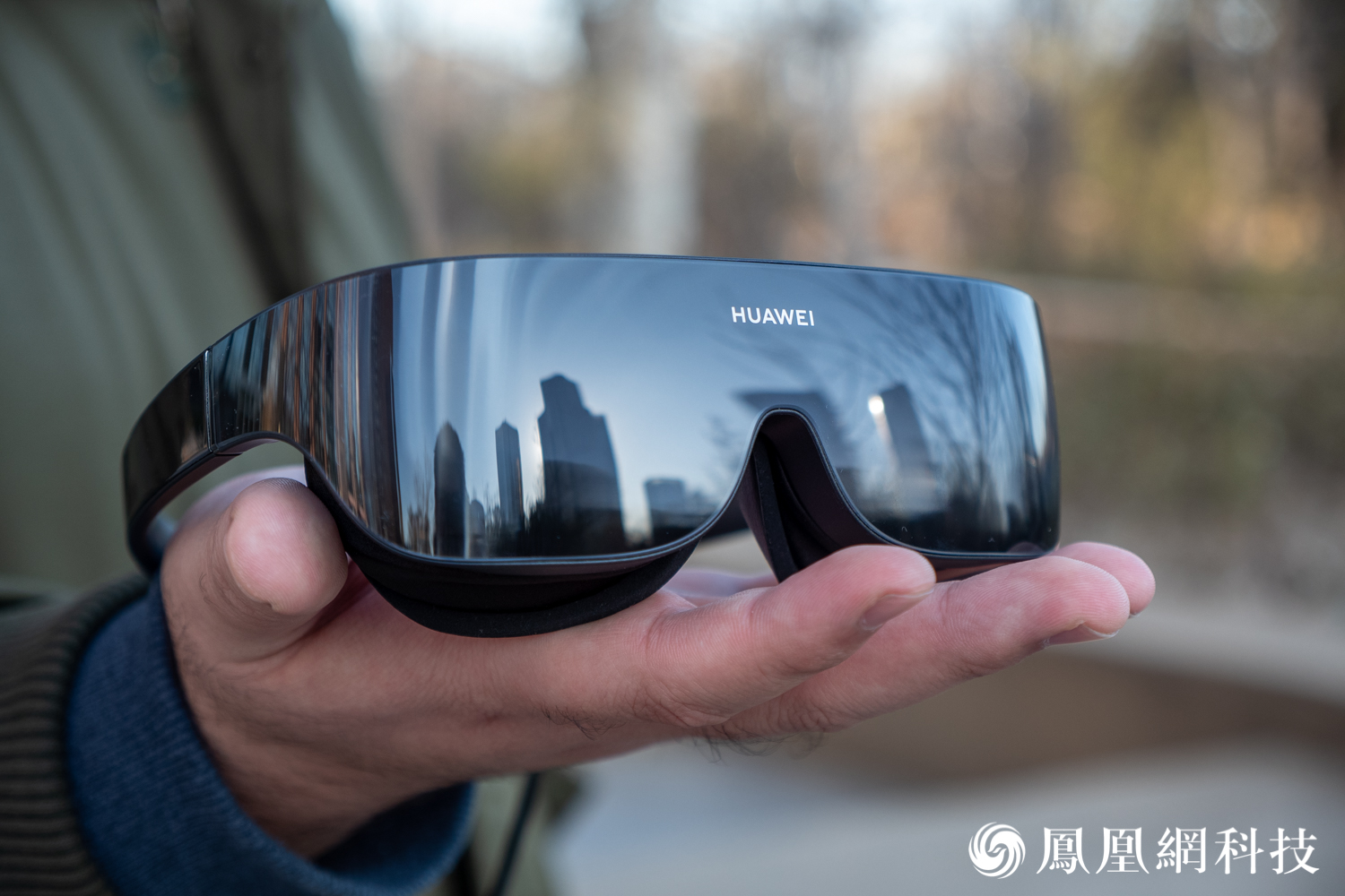 huaweivrglass图赏机身轻薄可折叠科技感十足