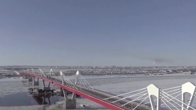 中俄首个跨境公路大桥完工 为两国货物运输提供便利