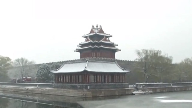 华北迎来大范围降雪降温 故宫博物院成民众赏雪热门景点