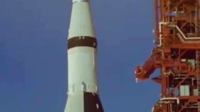 1969年美国踏上月球的阿波罗计划 竟有40万人参加研制