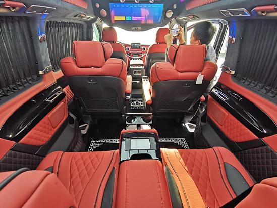 奔驰V260改装有V-CLASS商务车COMAND系统