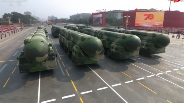 印专家称中国阅兵给印度上4堂课 重点提及解放军新型武器