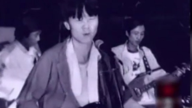 1986年崔健首次登台演唱：中国第一位摇滚歌星诞生