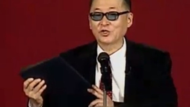 李敖在北京大学演讲 随后还给学校准备了一个神秘礼物