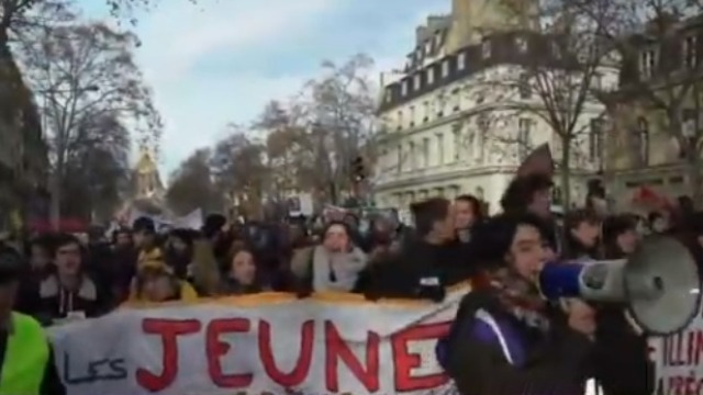 法国工会发动跨行业大罢工 游行人数规模折半