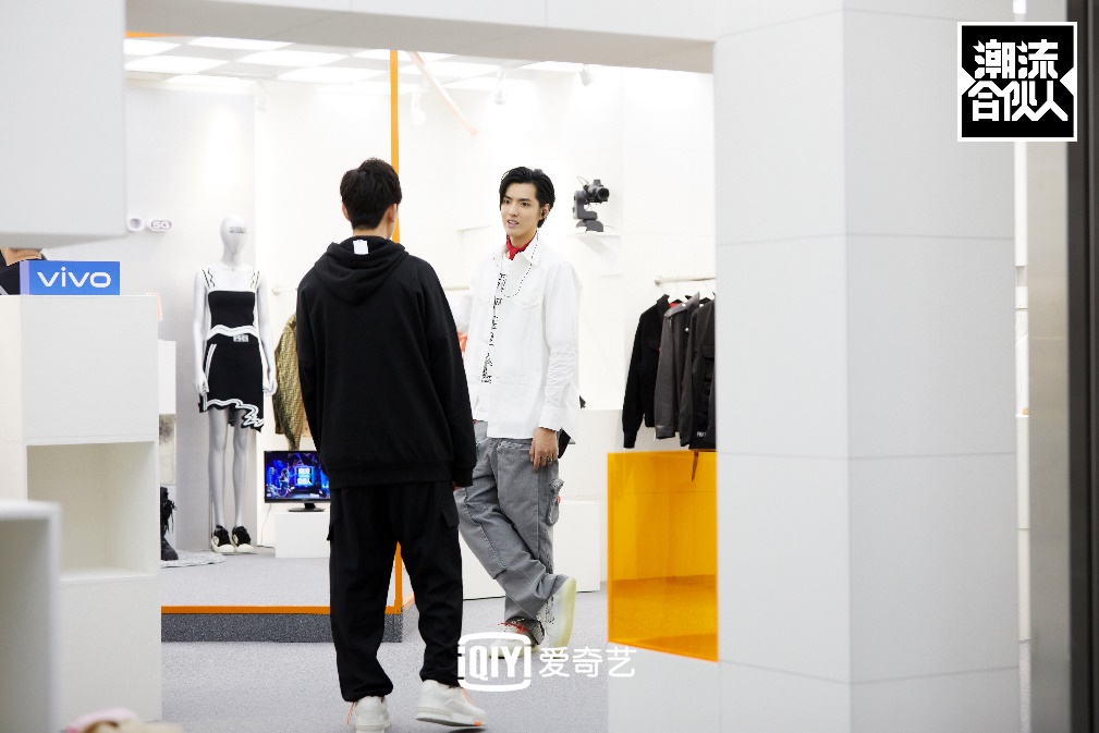 「凤凰网娱乐」吴亦凡开店获差评又成女装黑洞 《潮流合伙人》首度营业遇全面考验