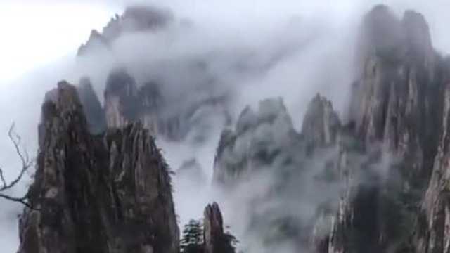 黄山西海地轨电车 仿佛在山间御剑飞行