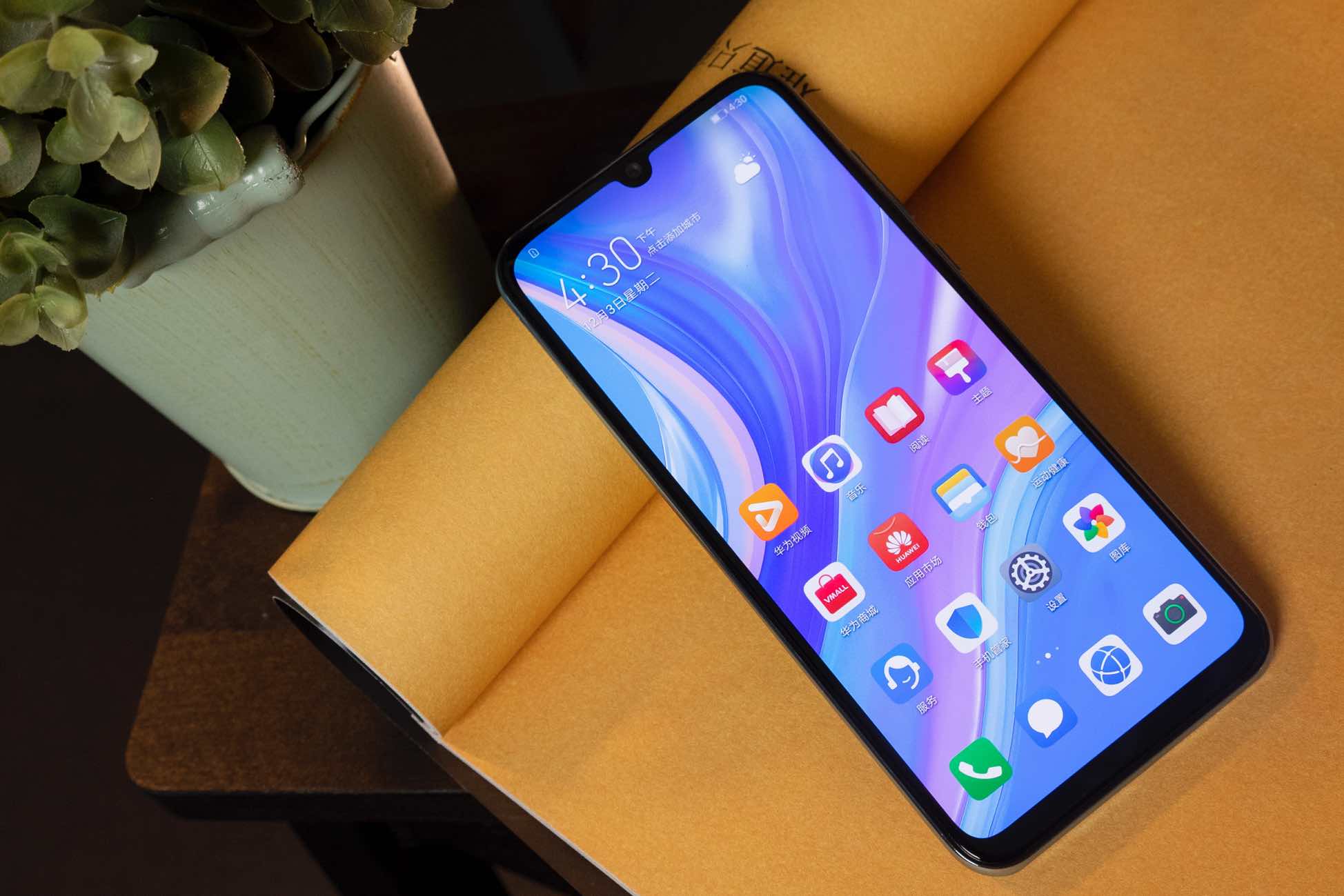 华为畅享10s的自我进化和突破帮助年轻人探索美好世界