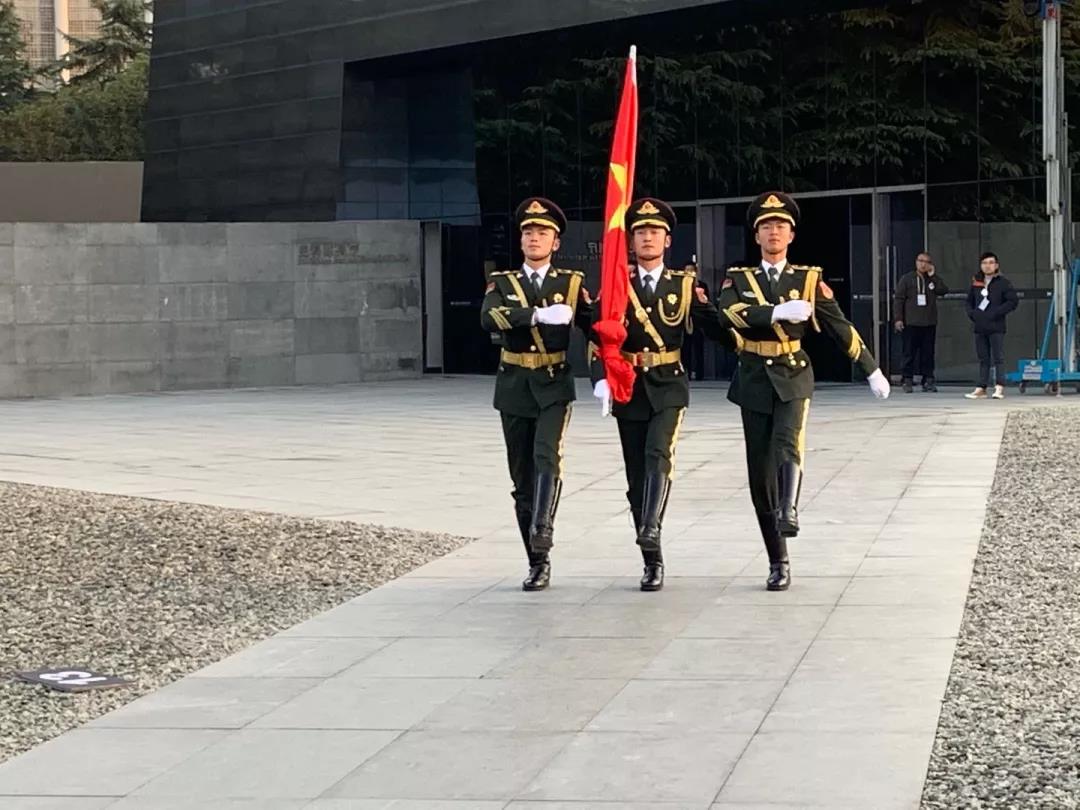 侵华日军南京大屠杀遇难同胞纪念馆今日下半旗致哀