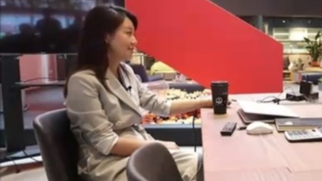 闫妮谈奚美娟老师的话剧 表示对她的演技十分佩服