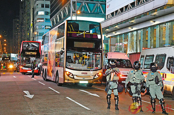 香港暴徒“转战”公交车，工会痛斥：或致整车人陪葬