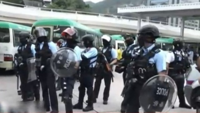 香港再度发生暴徒破坏商场事件 警察拘捕多人