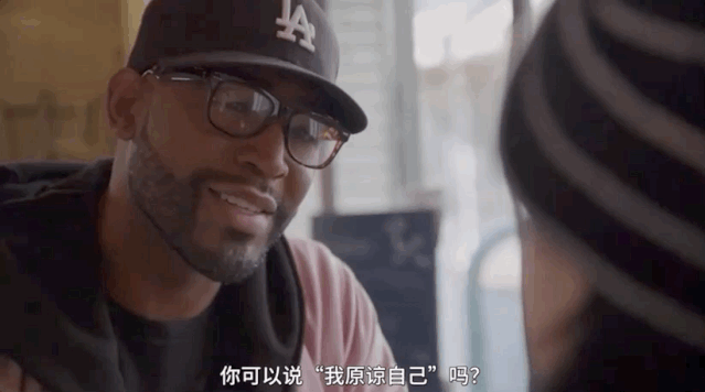 [她刊]被5个男人宠上天后，57岁离婚无子的她，活成了“真公主”…