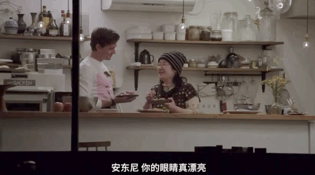 [她刊]被5个男人宠上天后，57岁离婚无子的她，活成了“真公主”…