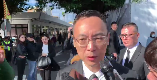 「娱情记事本」浙江卫视高层现身高以翔追悼会 被问赔偿问题未回应